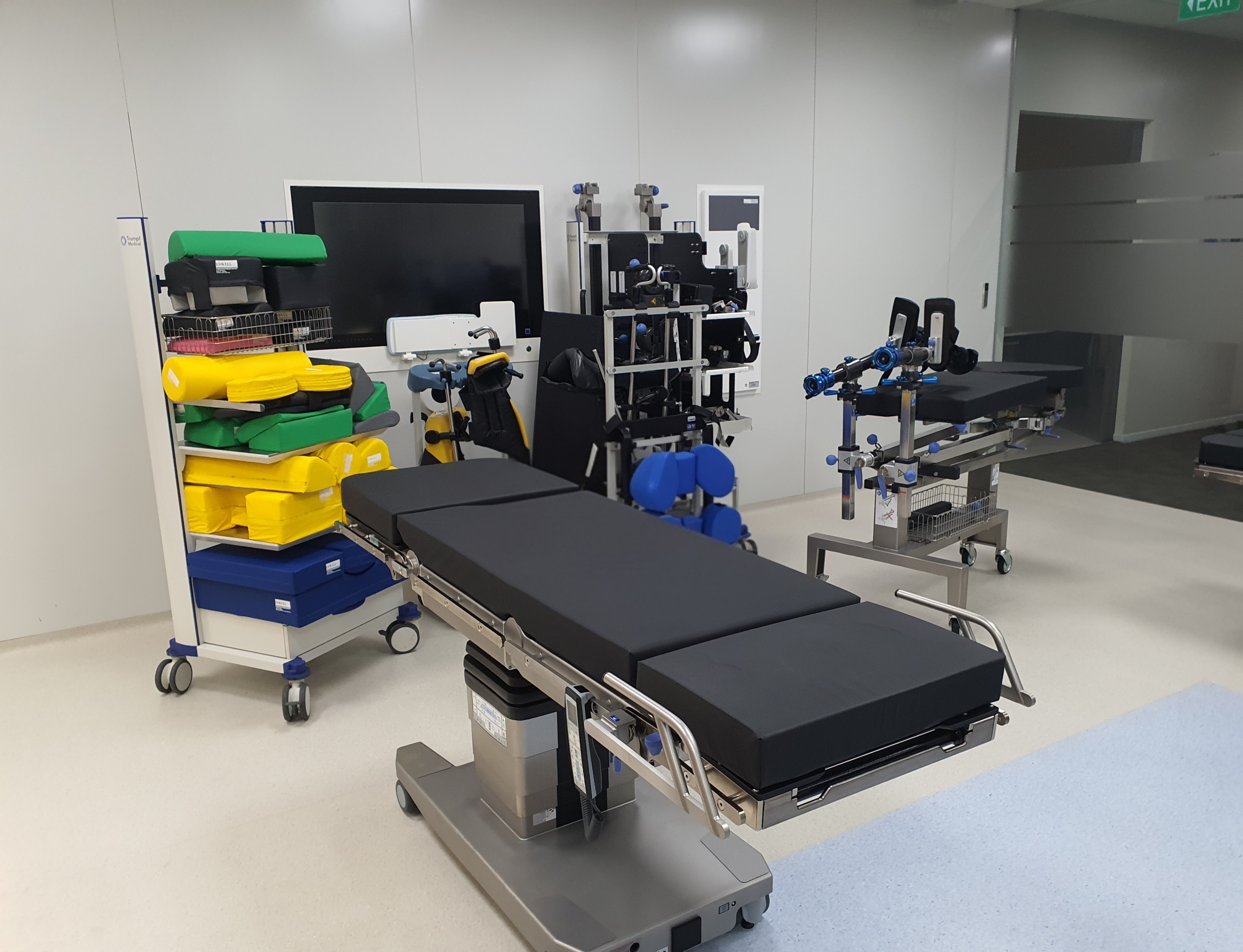 Operating table, photo 1
